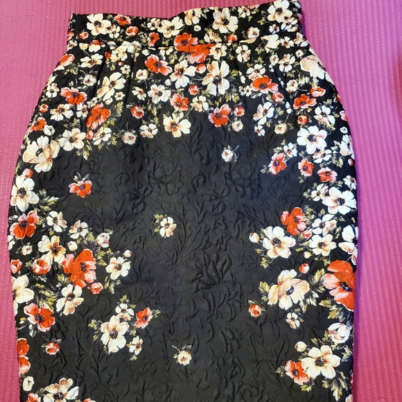 dolce Gabbana pencil skirt - Picture 4 of 4